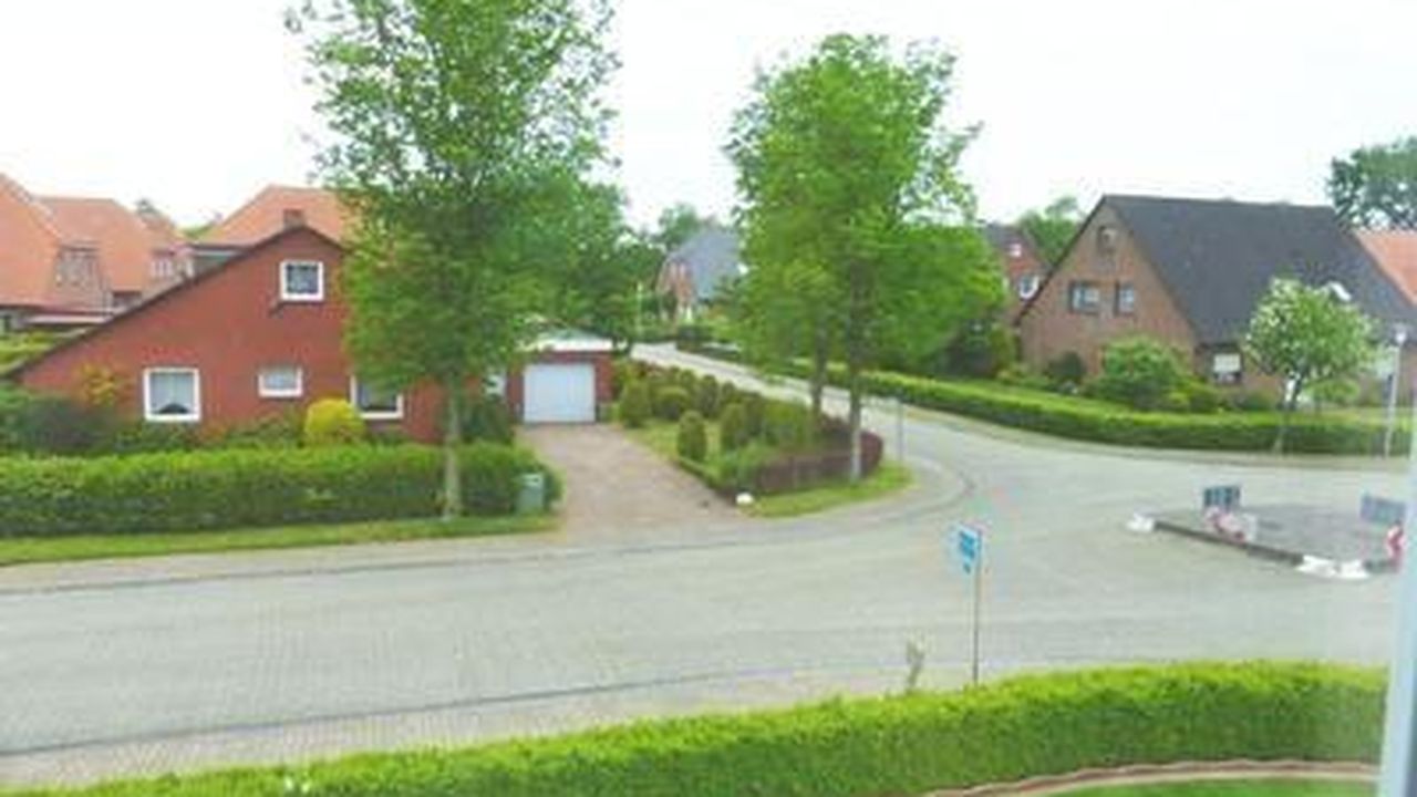 Ausblick aus dem Fenster. Aussicht von der Küche Ausblick aus dem Fenster. Aussicht von der Küche